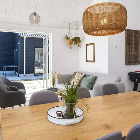 8 Person In Romo-by Traum Kongsmark